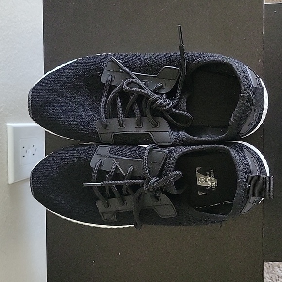 Size 6 black/white Danskin slip-on sneakers - Picture 2 of 7